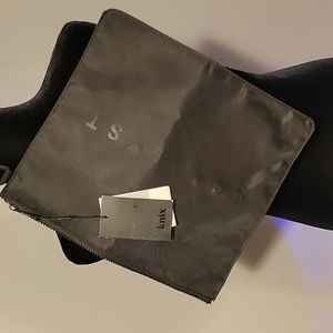 NWT Knix Catalyst Nylon Travel Bag with Zipper Closure